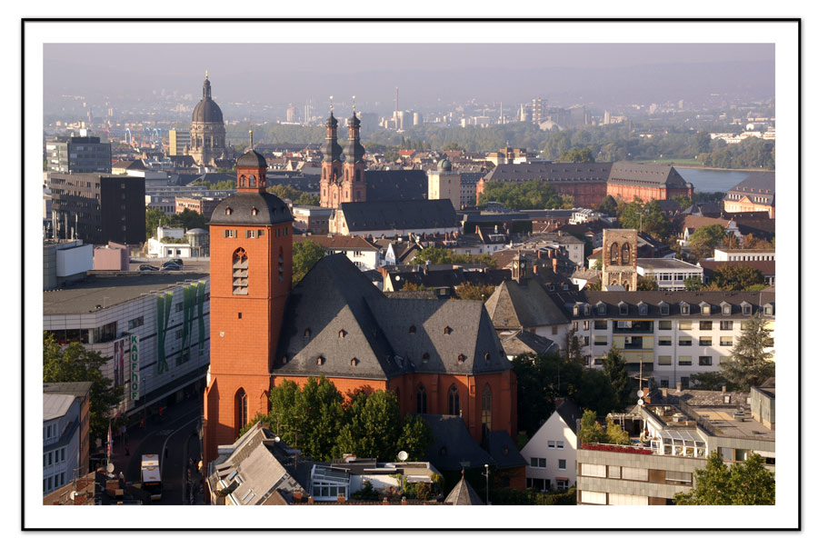 Blick vom Westturm des Doms zur hinüber Christuskirche