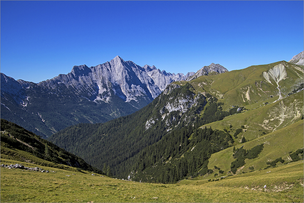 Blick vom Wettersteingebirge zum Miemingergebirge