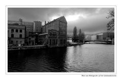 Blick vom Wikingerufer auf die Gotzkowskybrücke