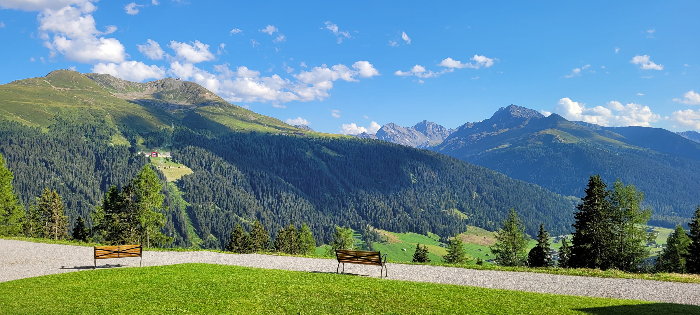 Blick vom "Zauberberg" in Davos im Nachmittagslicht