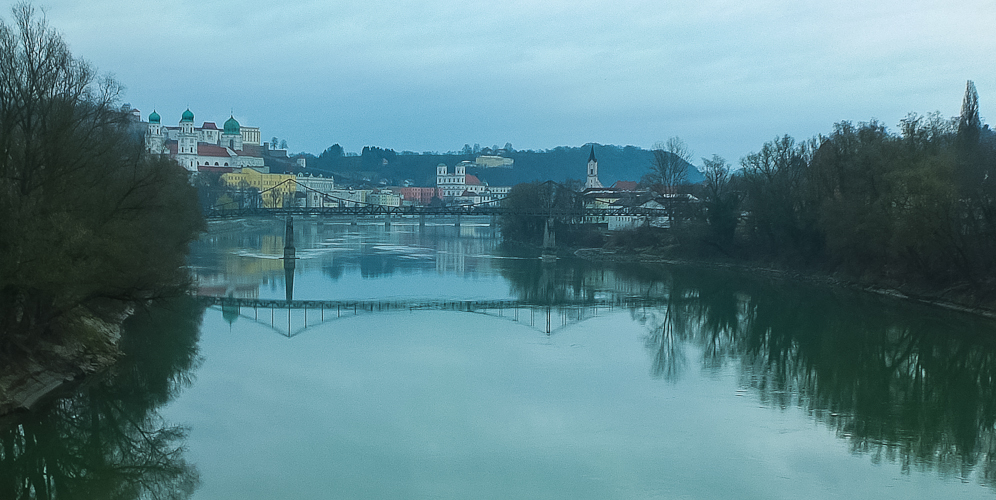 Blick vom Zug auf Passau