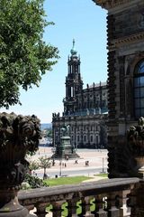 Blick vom Zwinger auf die Hofkirche