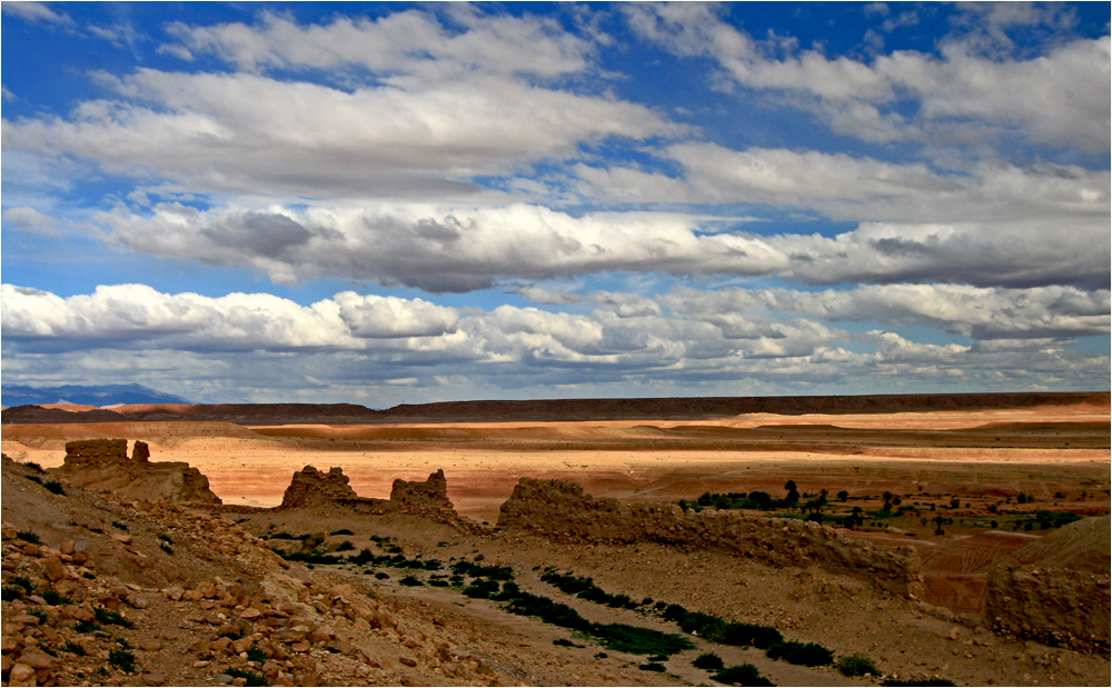 Blick von Ait Benhaddou in die Wüste