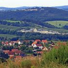 Blick von Babisnau über Kreische mit der bekannten Klinik......