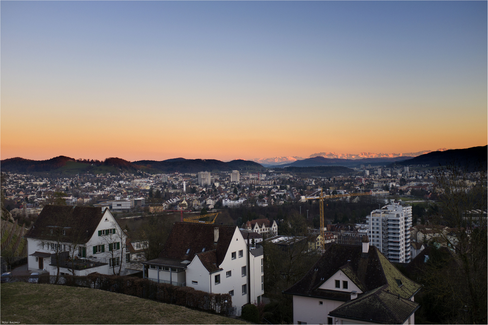 Blick von Baden zu den Alpen