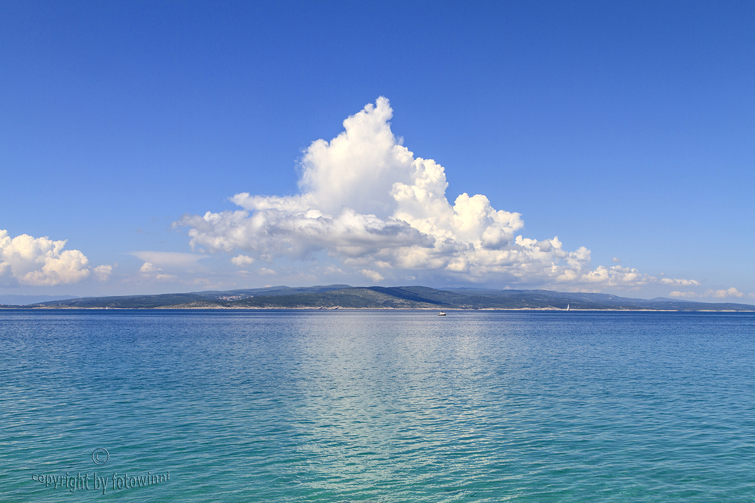 Blick von Baska Voda zur Insel Brac (Kroatien)