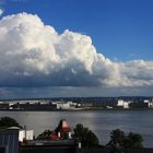 Blick von Blankenese auf das Airbus-Werk in Finkenwerder