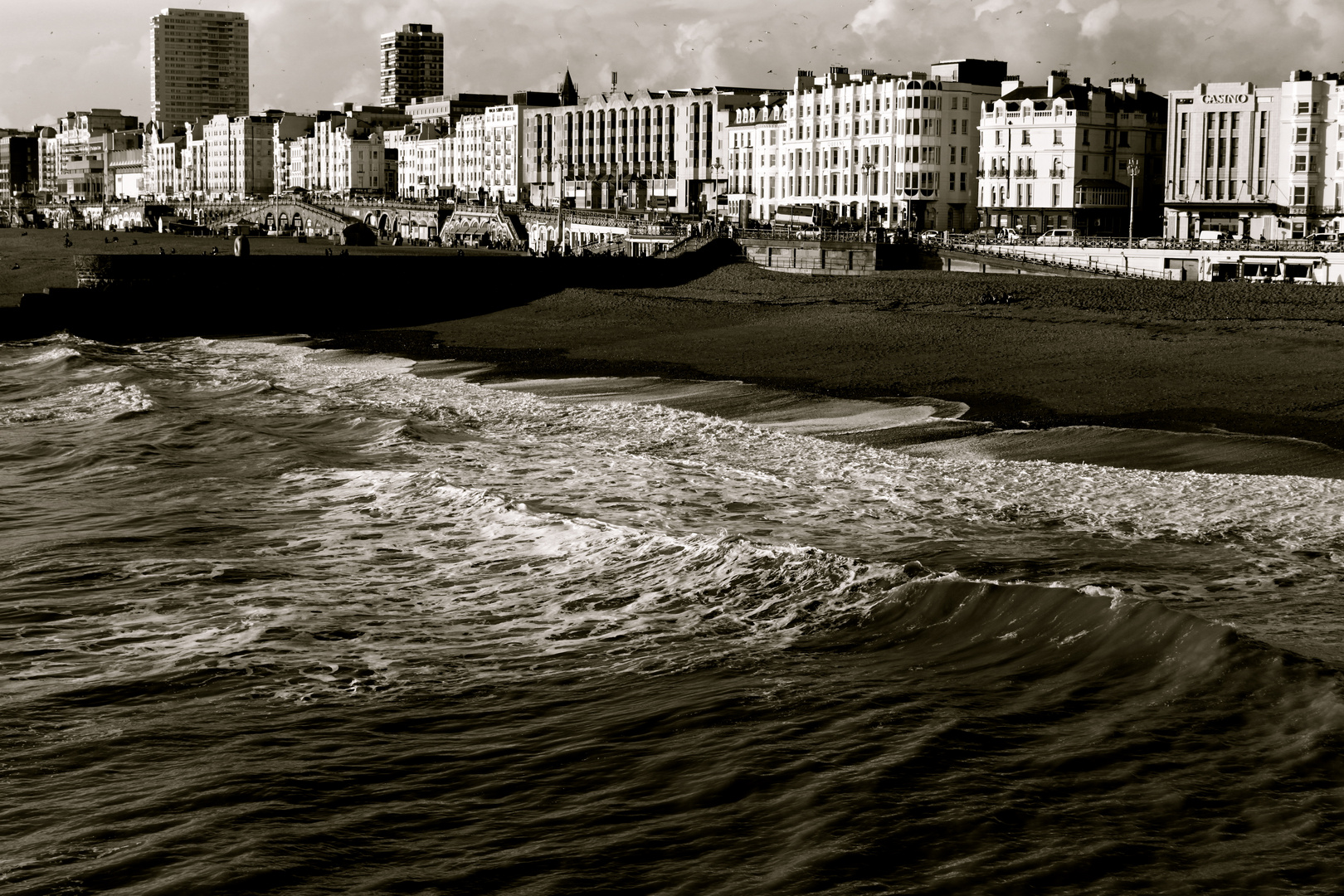 Blick von Brighton Pier auf die Stadt