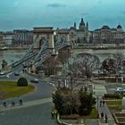 Blick von Buda auf Pest über die Kettenbrücke in Budapest.