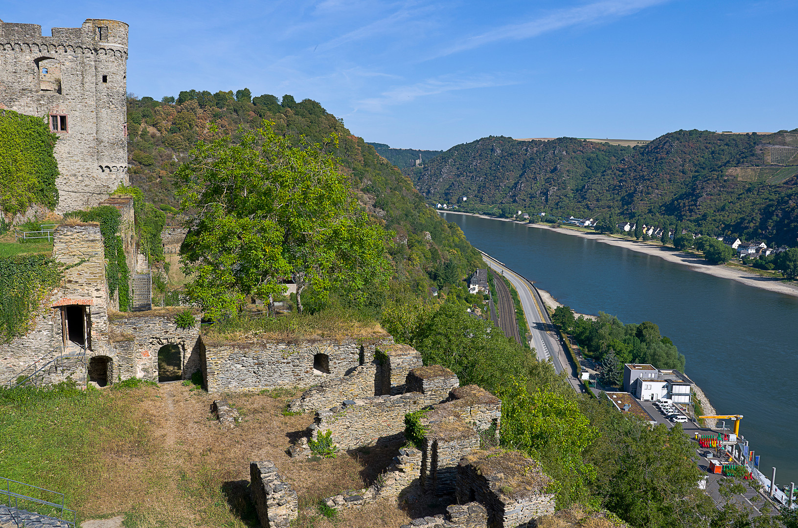 Blick von Burg Rheinfels in das Mittelrheintal