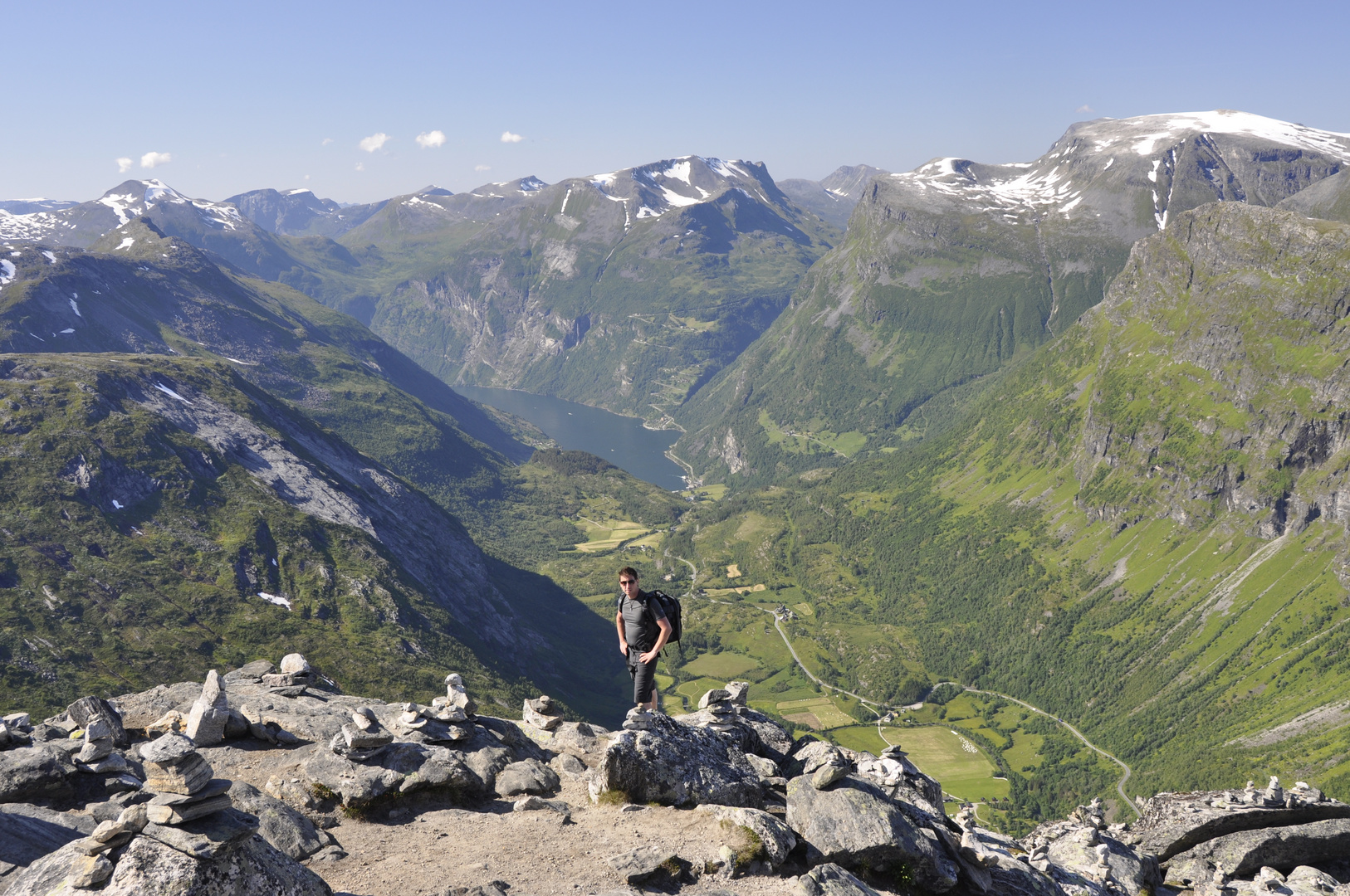 Blick von Dalsnibba auf Geiranger Fjord