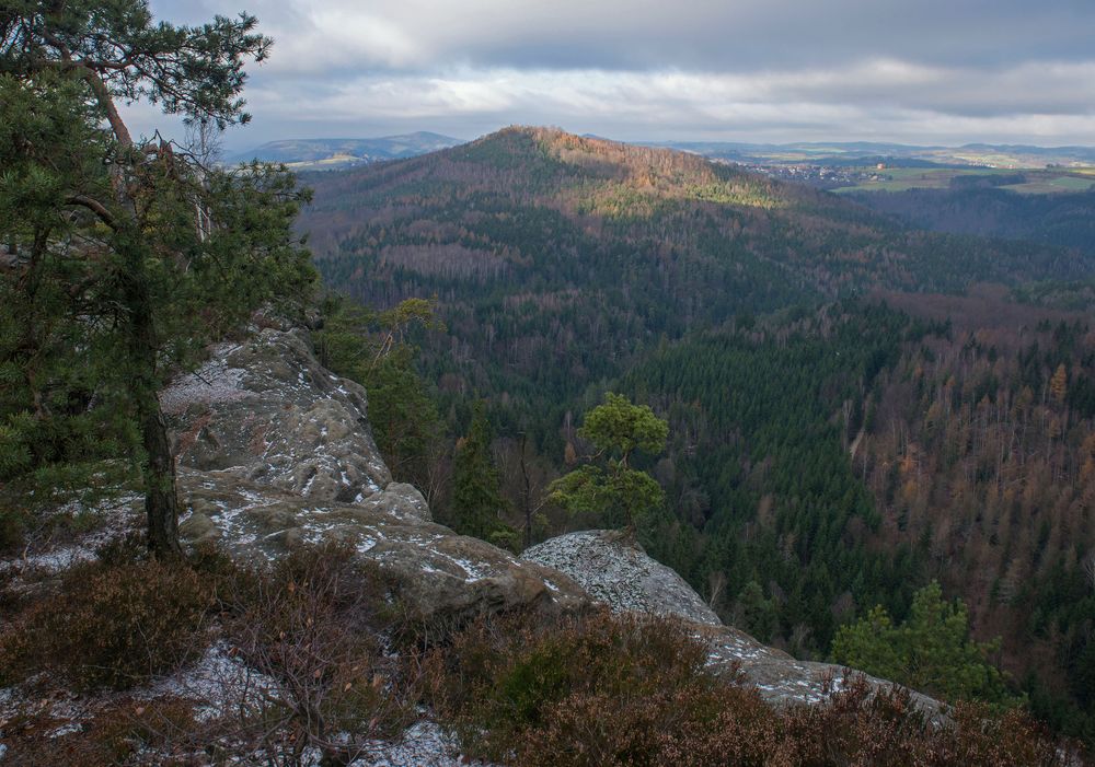 - Blick von den "Lorenz-Wänden" auf die "Hohe Liebe"-