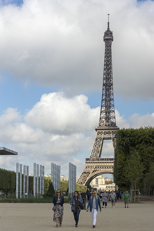 Blick von den Marsfeldern zum Eifelturm