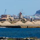 Blick von den Salzgärten in Richtung Trapani und Monte Erice