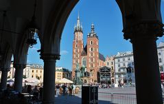 Blick von den Tuchhallen auf die Marienkirche in Krakau