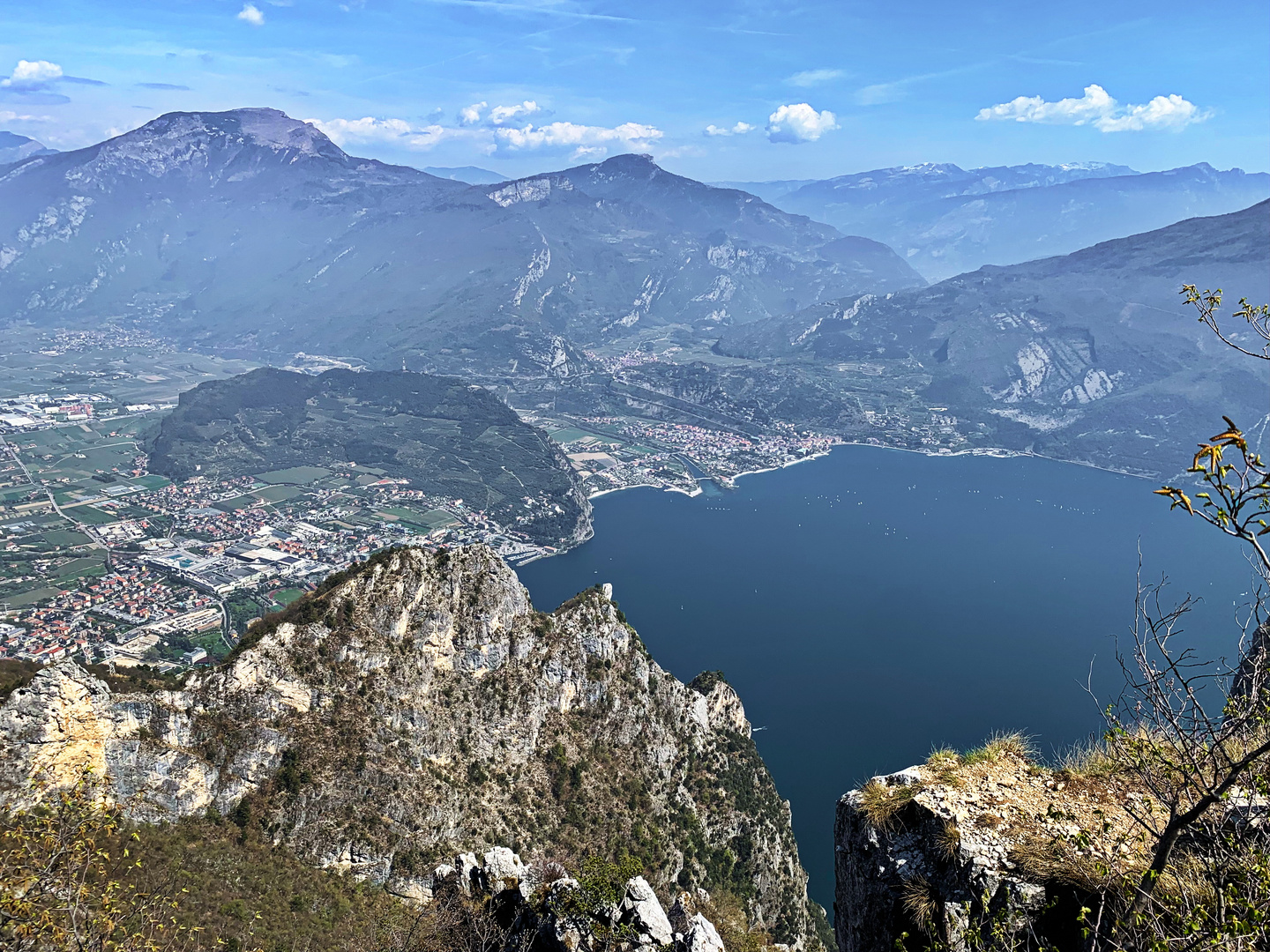 Blick von der 1.090 m hohen Cima Rocca....