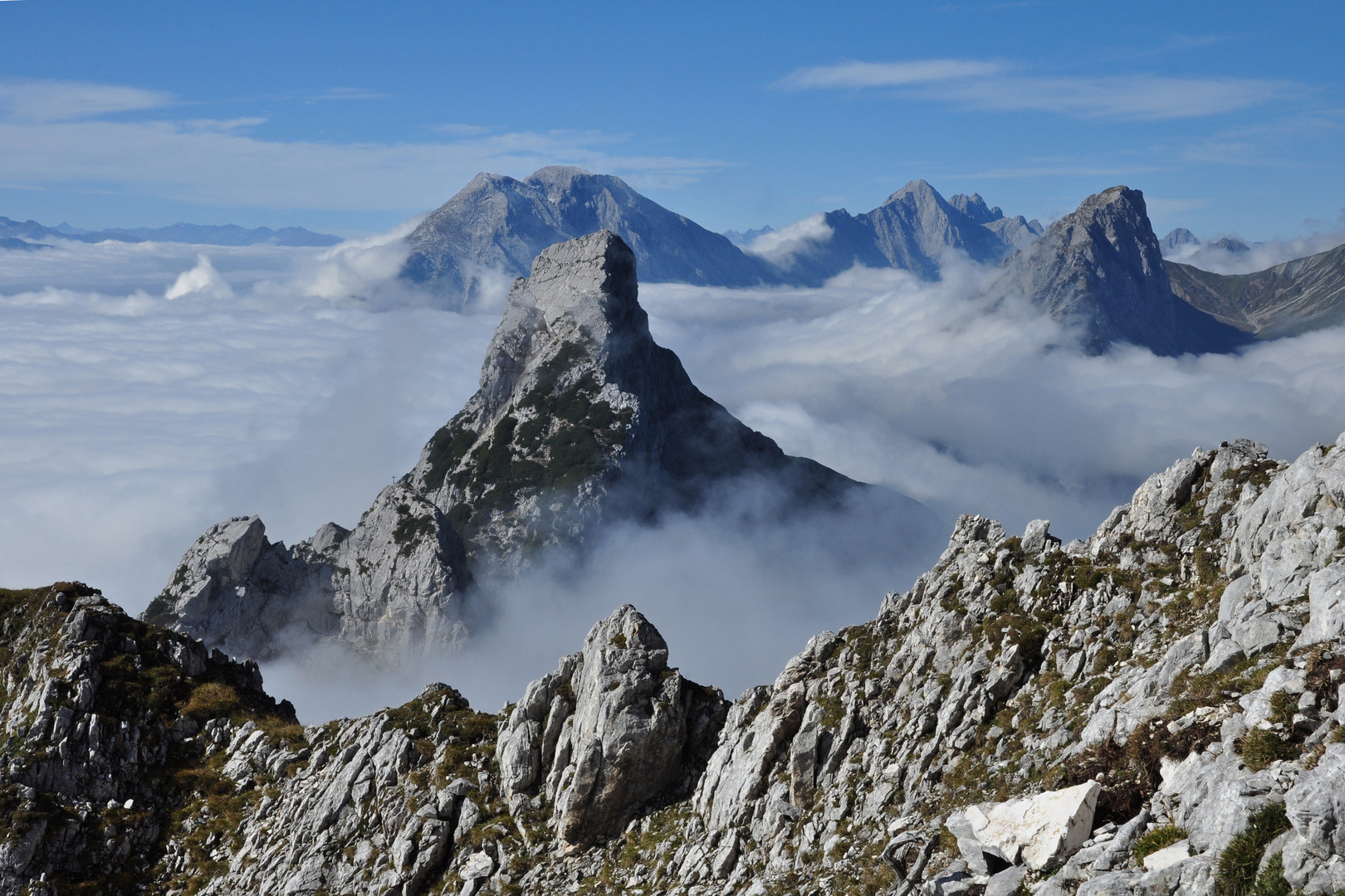 Blick von der Ahrnspitze auf Ahrnplattenspitze und Hohe Munde