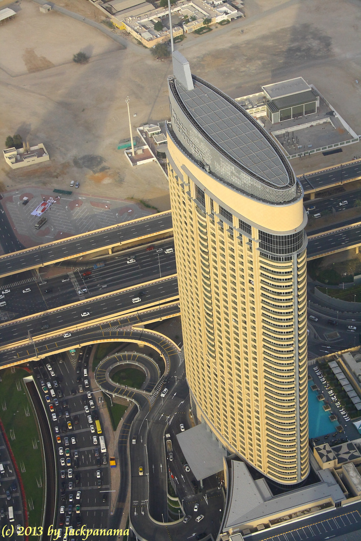 Blick von der Aussichtsplattform des Burj Khalifa auf die Skyline von Dubai (1)