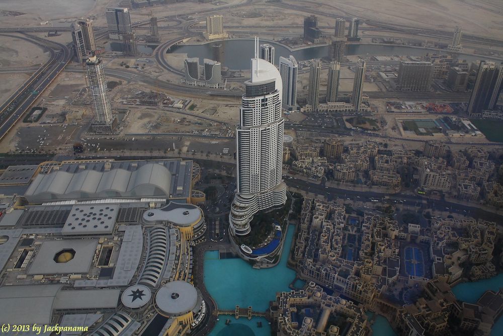 Blick von der Aussichtsplattform des Burj Khalifa auf die Skyline von Dubai