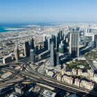 Blick von der Aussichtsterrasse des Burj Khalifa auf die Sheik Zayed Road