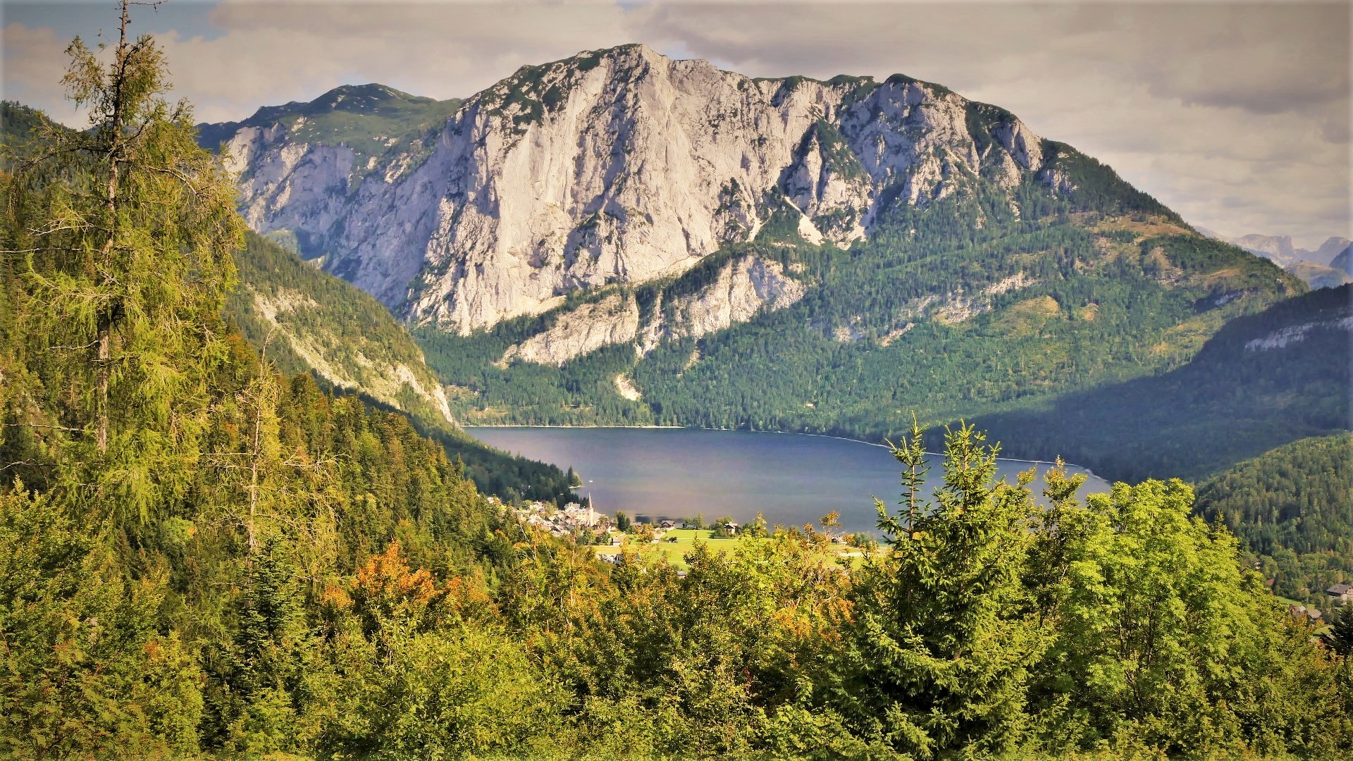 Blick von der Aussichtswarte bei der Ruine Pflindsberg