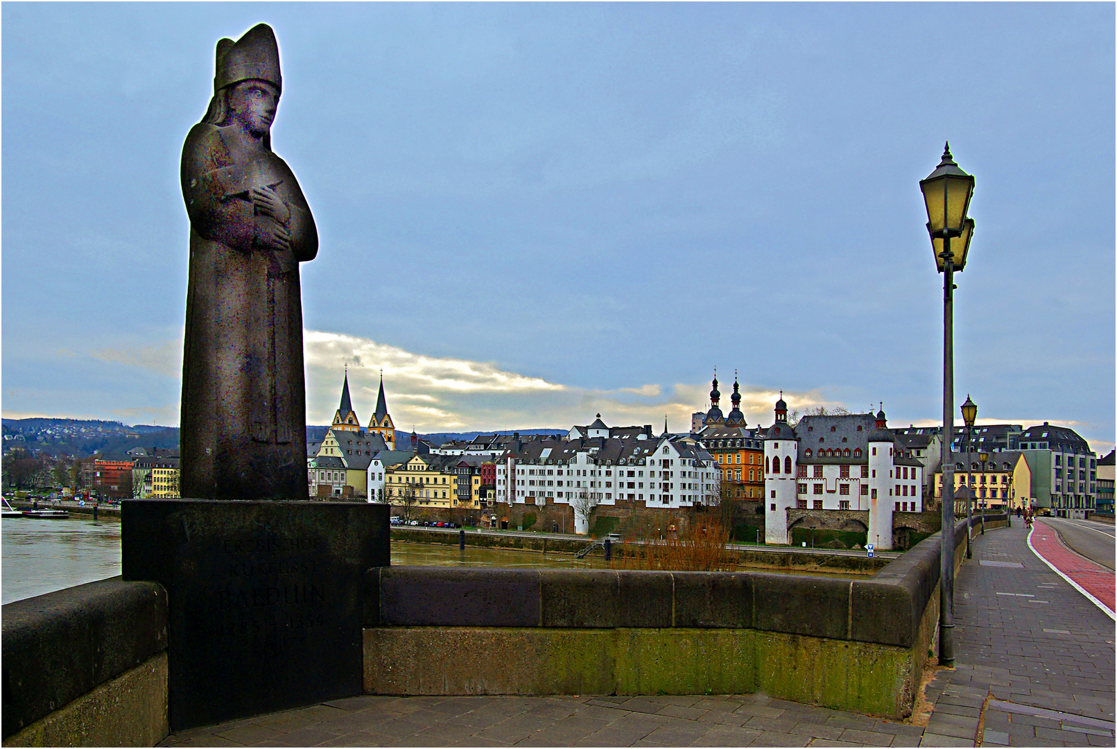 Blick von der Balduinbrücke zur Moselfront mit Florinskirche, Liebfrauenkirche und alter Burg.