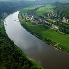 Blick von der Bastei auf die Elbe und dem Ort Rathen