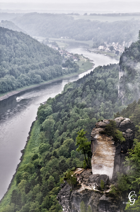 Blick von der Bastei auf Elbe und Stadt Wehlen