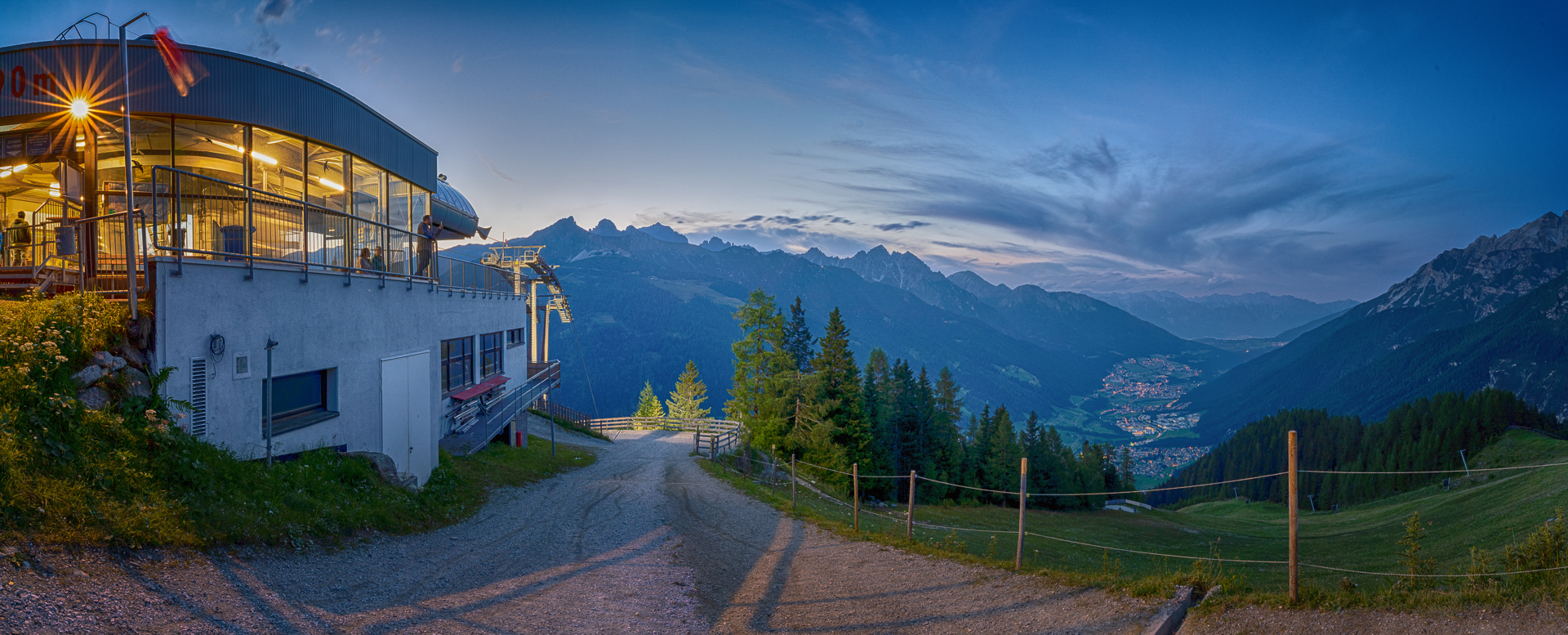 Blick von der Bergstation der Elferbahn ins Stubaital