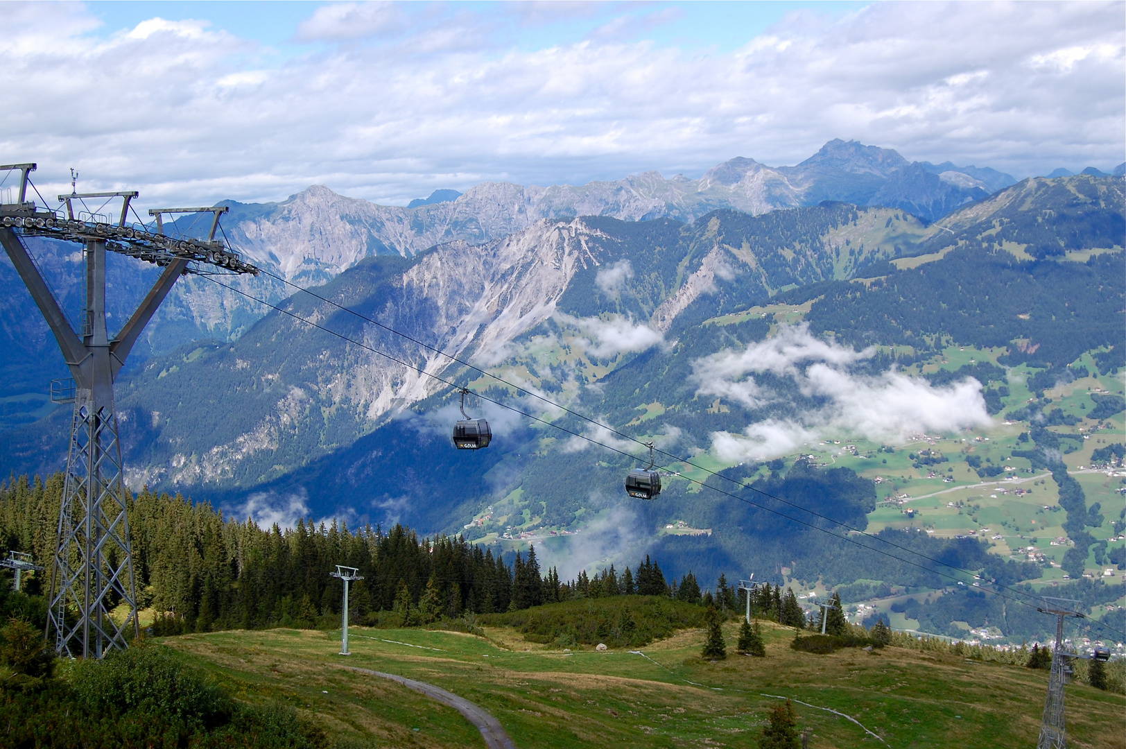 Blick von der Bergstation der Golmerbahn (Grüneck) …