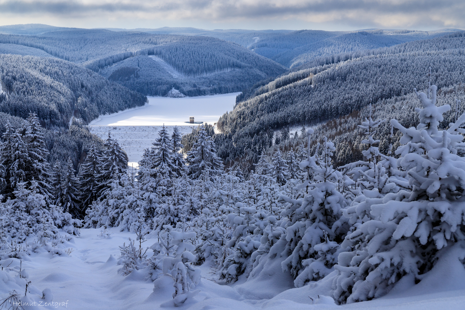 Blick von der "Blauen Bank" auf die Ohra-Talsperre