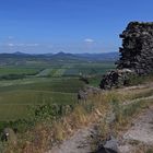 Blick von der Böhmischen Hazmburk (Hasenburg) zum Lovos...