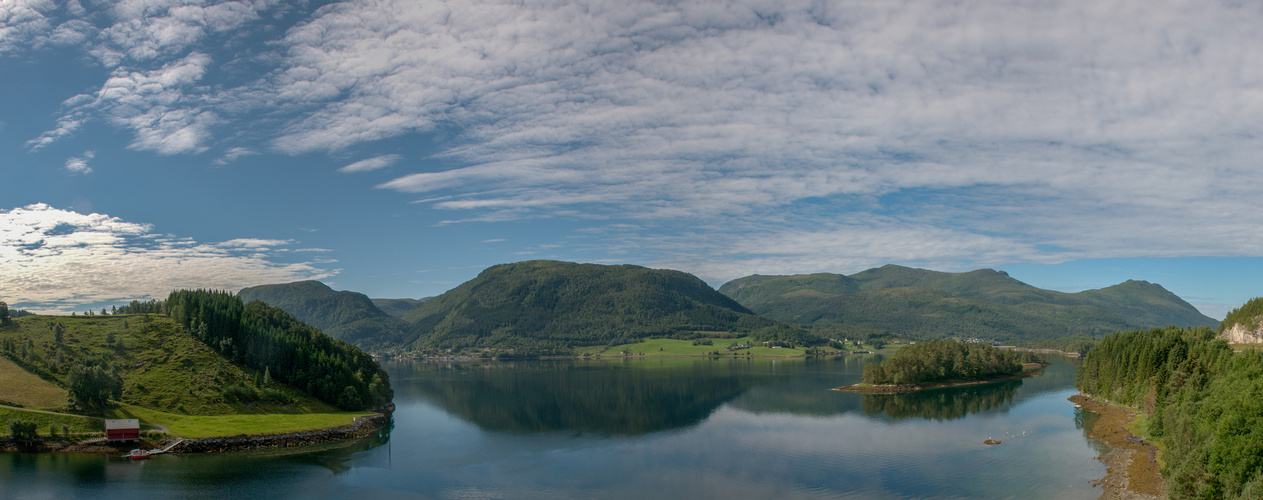 Blick von der Brücke nach links