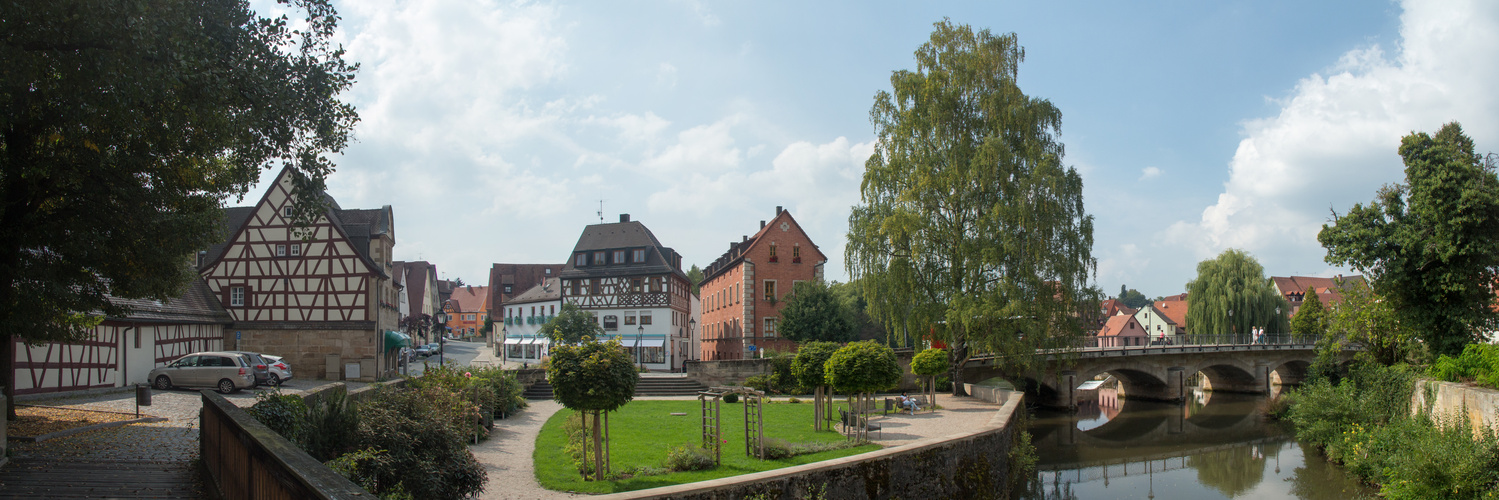 Blick von der Brücke zum Wenzelschloss