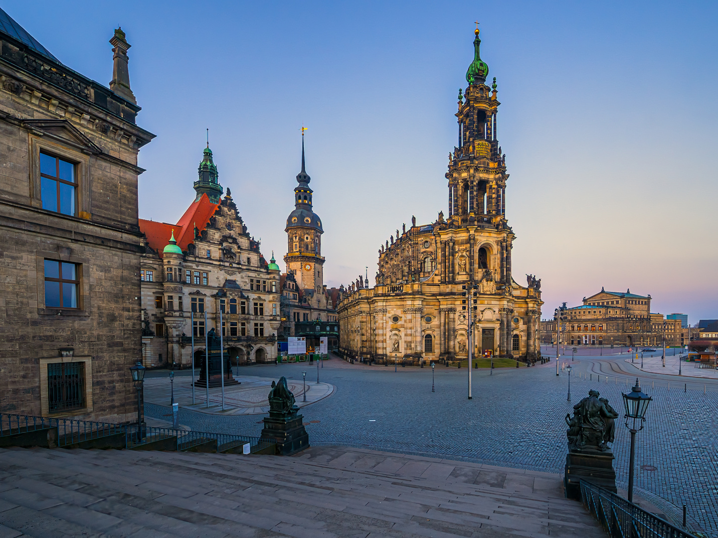 Blick von der Brühlschen Terrasse auf den Schlossplatz 