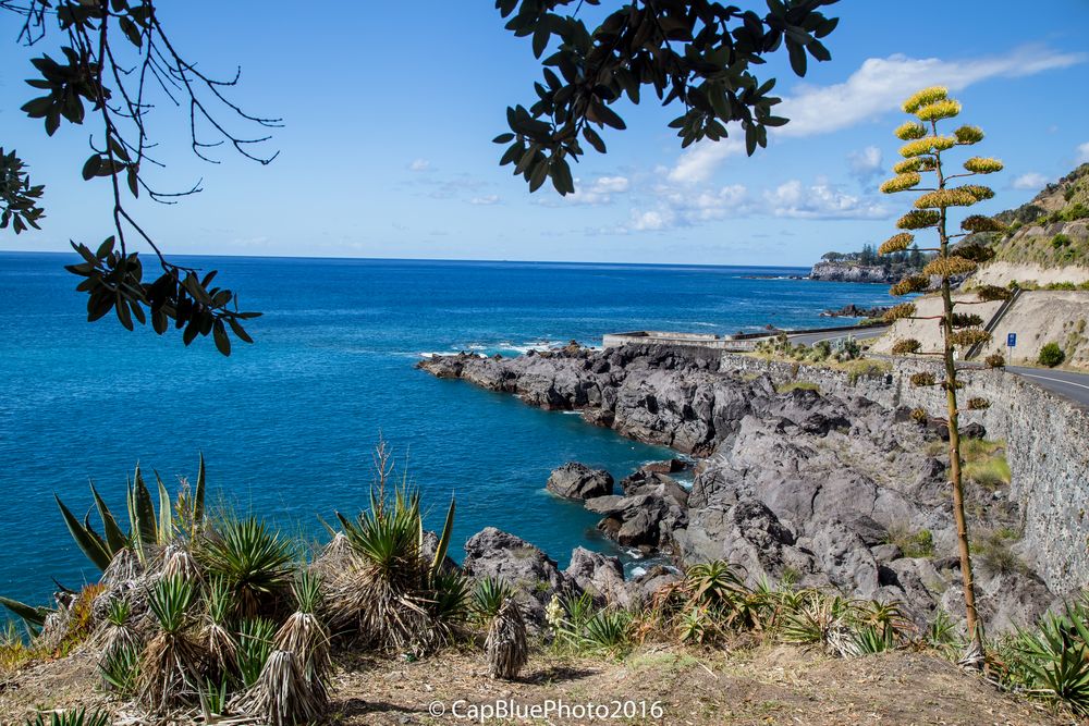 Blick von der Bucht Prainha nach Caloura