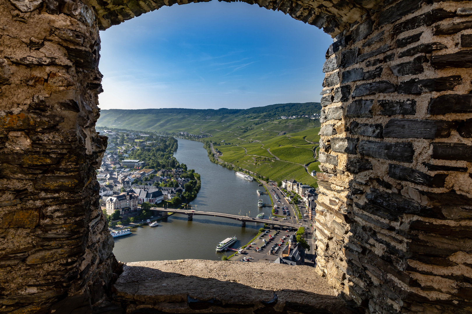 Blick von der Burg Landshut auf Bernkastel