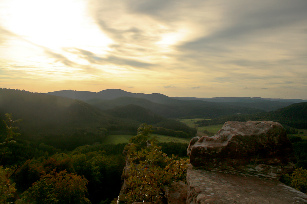 Blick von der Burgruine Drachenfels