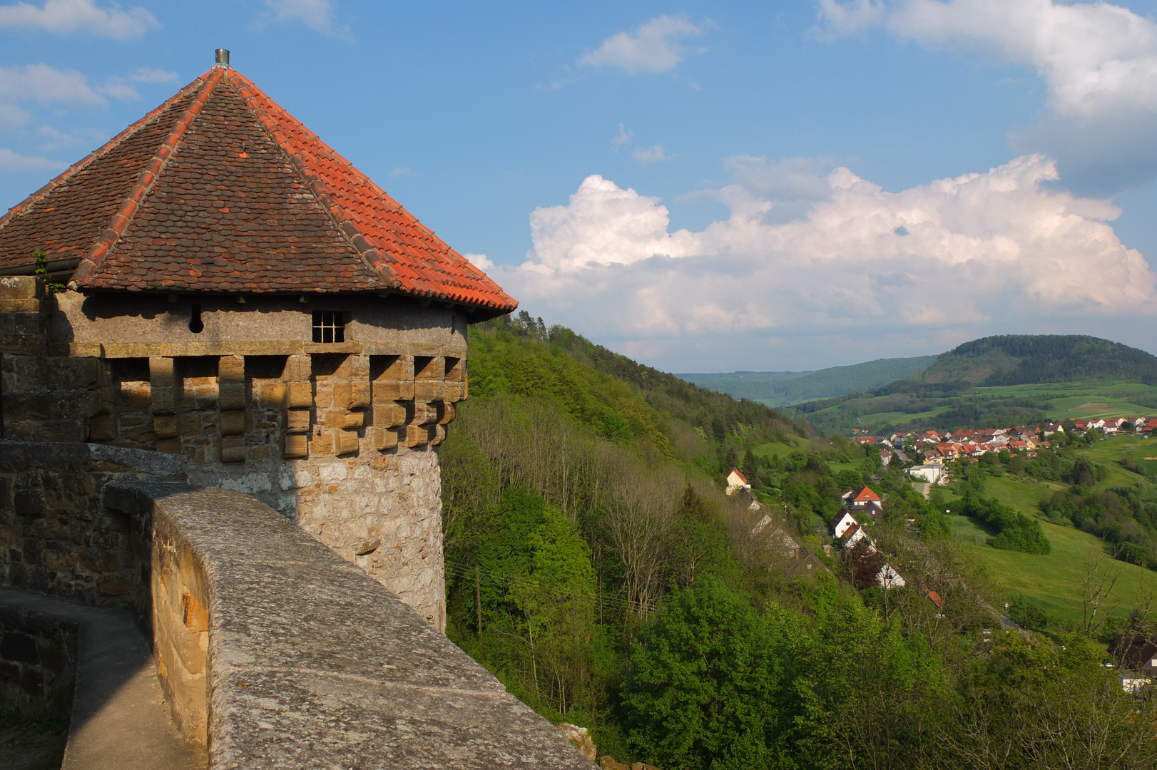 Blick von der Burgruine Hohenrechberg im Abendlicht