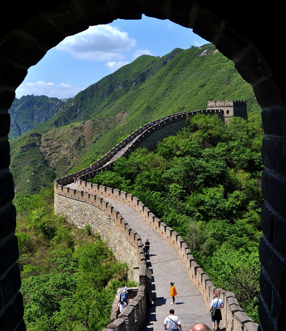 Blick von der chin Mauer durch eines der vielen Bogenfenster