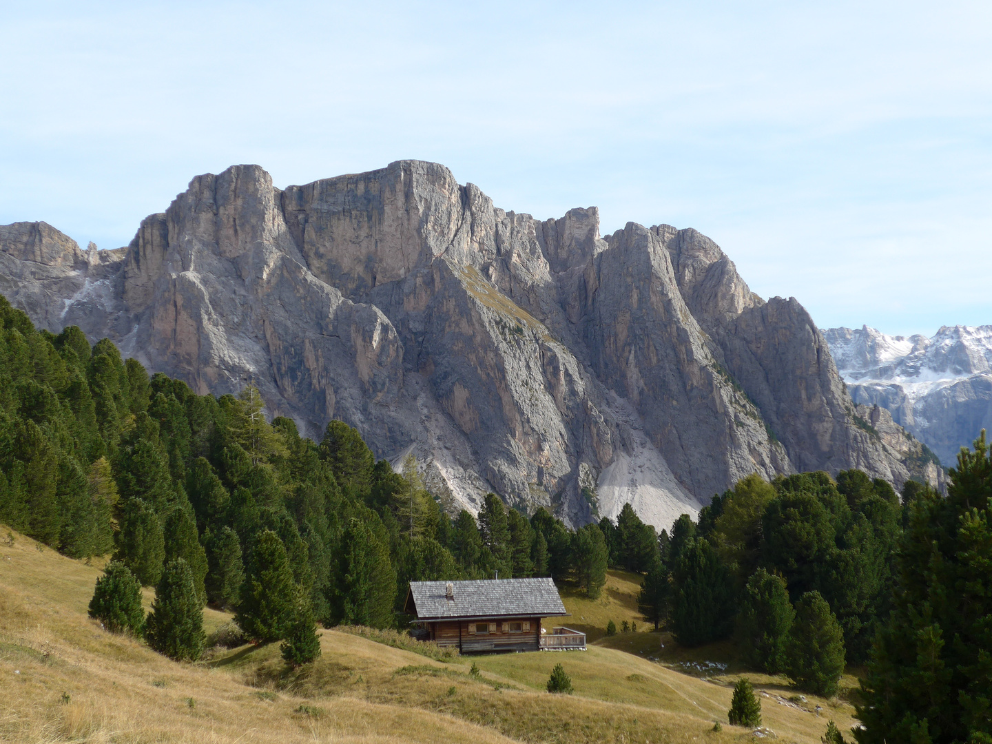 Blick Von Der Cislesalm Auf Den Stevia Berg Sudtirol Foto Bild Wald Baume Hutte Bilder Auf Fotocommunity