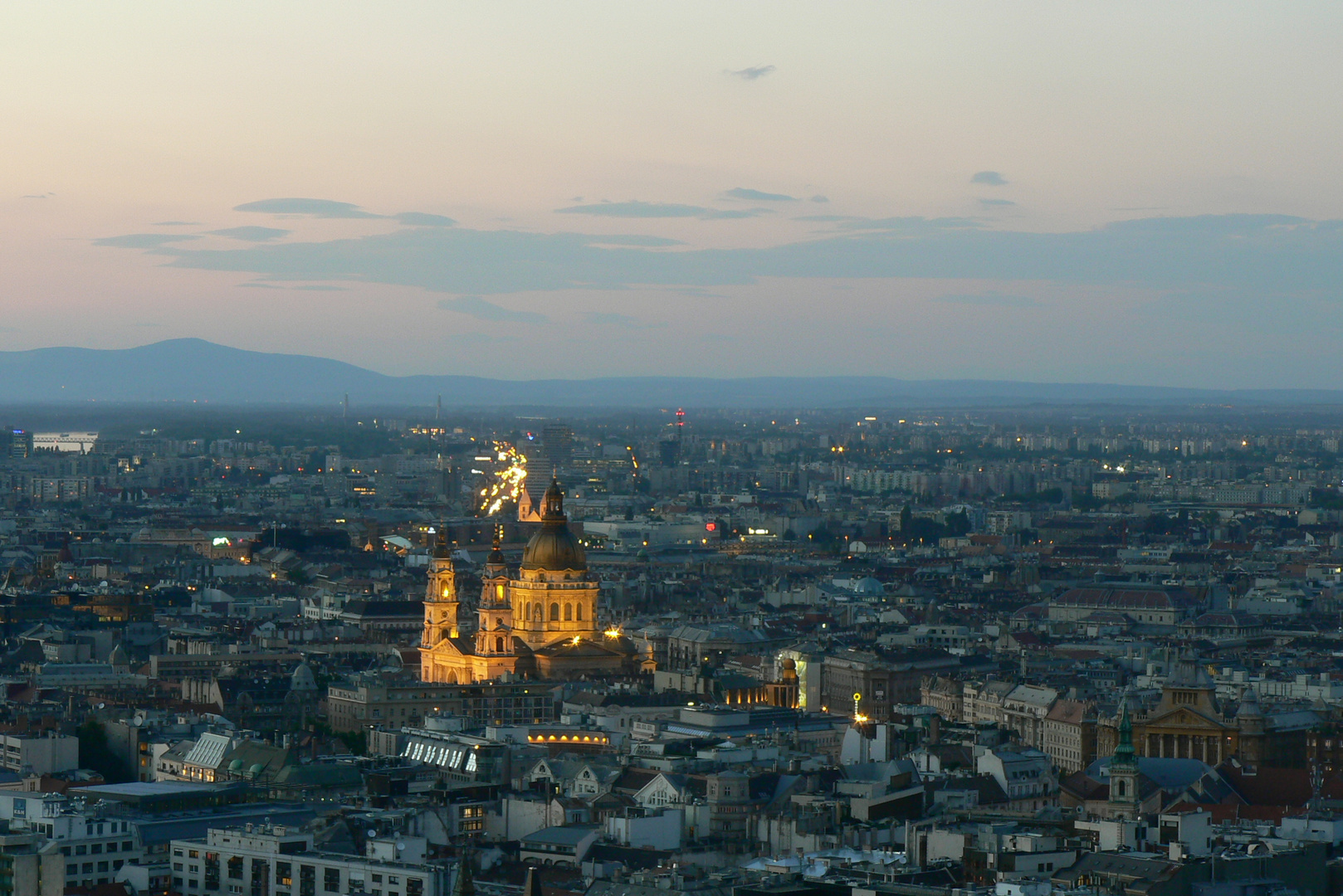 Blick von der Citadella auf die Basilika in Pest