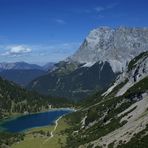 Blick von der Coburger Hütte über den Seebensee zur Zugspitze