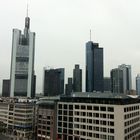 Blick von der Dachterrasse der Galeria kaufhof in Frankfurt auf die Skyline