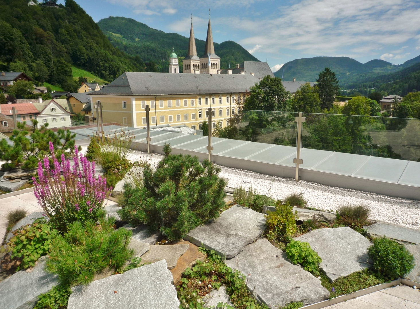 Blick von der Dachterrasse des Hotels "Edelweiss" auf Berchtesgaden