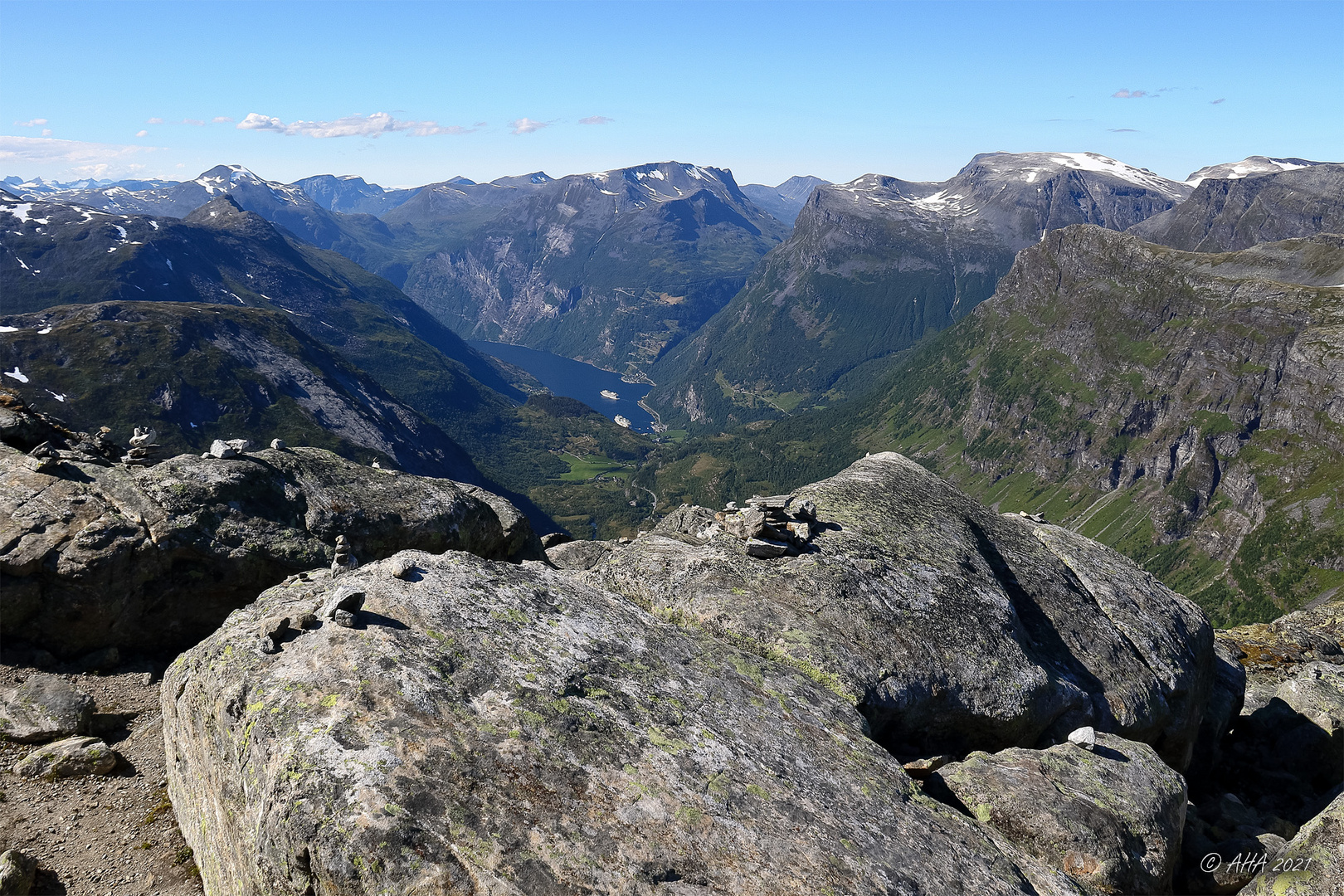 Blick von der Dalsnibba (1476 m) ...