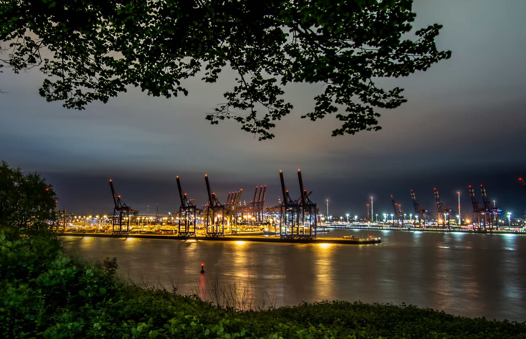 Blick von der Elbchaussee auf den Hafen -2-