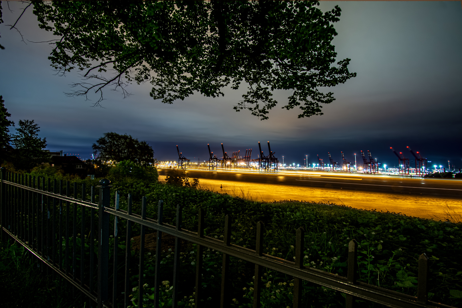 Blick von der Elbchaussee auf den Hafen