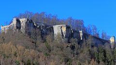 Blick von der Elbe zur Festung Königstein bei strahlender Sonne...