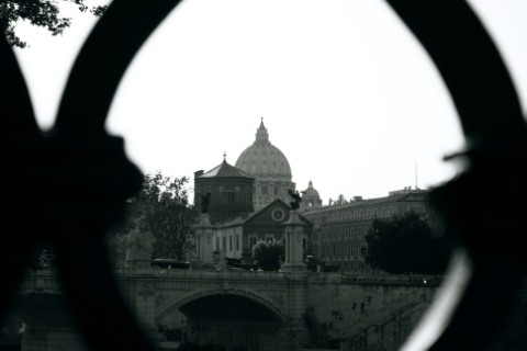 Blick von der Engelsbrücke auf den Petersdom